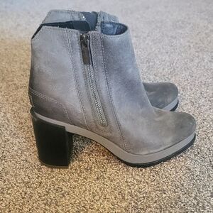 Women's Gray Sorel Boots Size 8